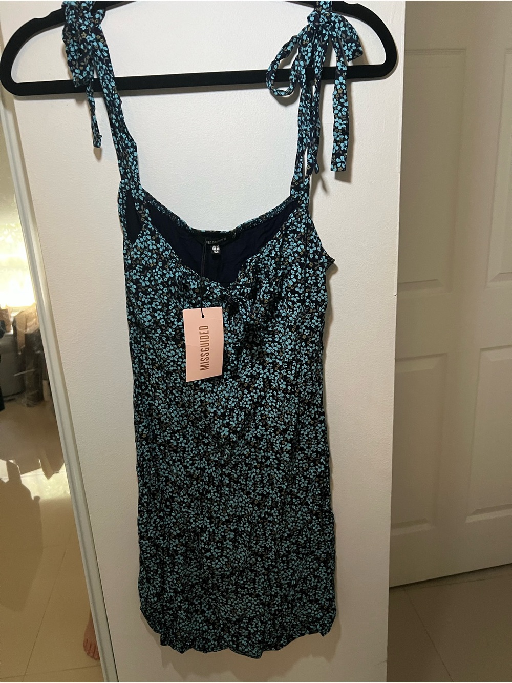 Missguided Black Women’s Mini Dress with Blue Floral Print Gathered Bust